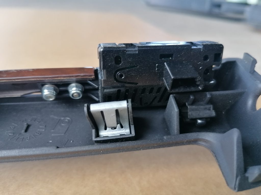 Mērinstrumentu paneļa dekoratīvā uzlika priekš VW PHAETON 2005 5 Mērinstrumentu paneļa dekoratīvā uzlika priekš VW PHAETON 2005