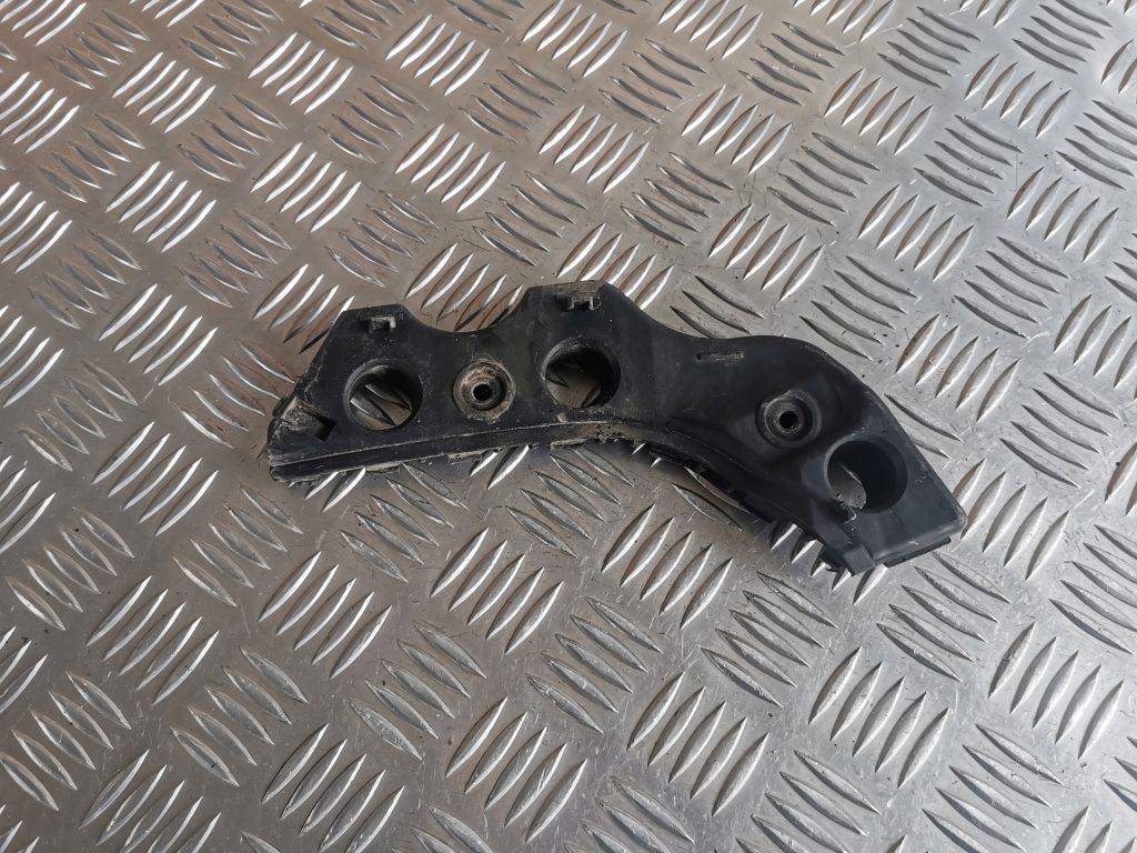 Priekšējā spārna un bufera stiprinājums priekš VW PASSAT CC 2009 1 Priekšējā spārna un bufera stiprinājums priekš VW PASSAT CC 2009