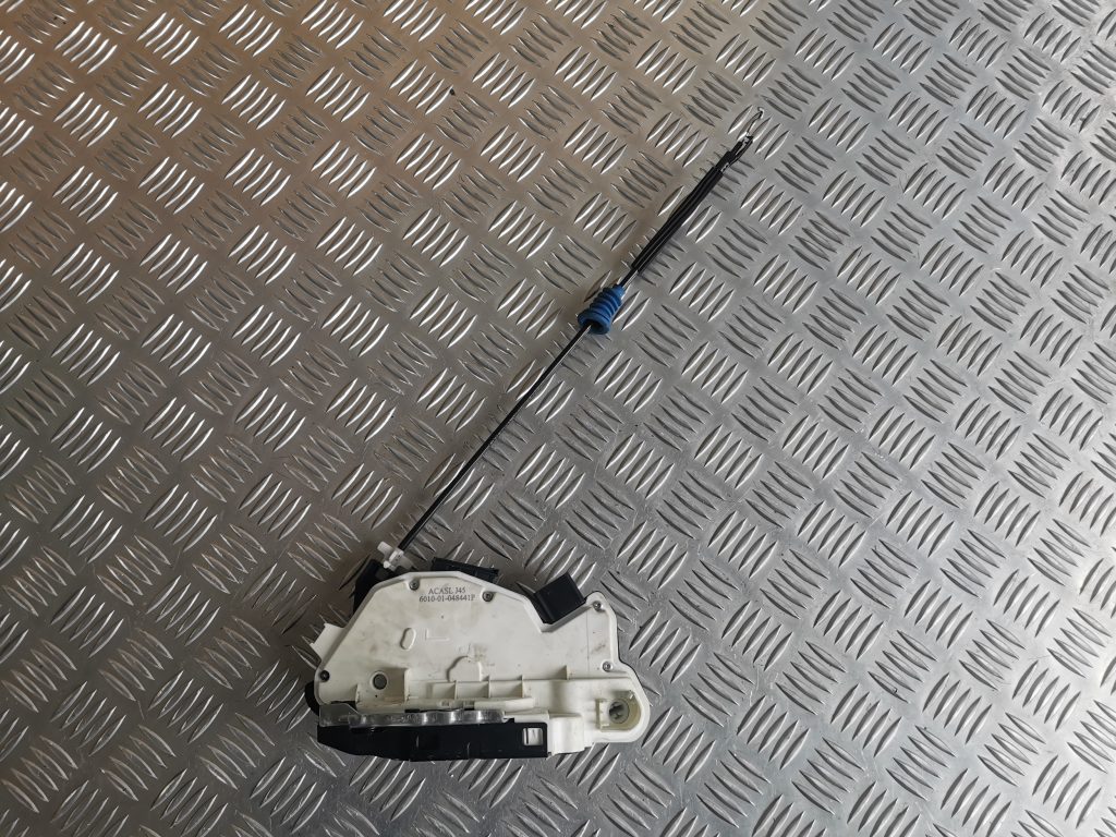 Aizmugurējo kreiso durvju slēdzene priekš VW PASSAT CC 2009 2 Aizmugurējo kreiso durvju slēdzene priekš VW PASSAT CC 2009