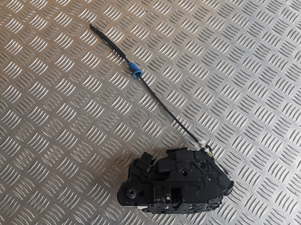 Aizmugurējo kreiso durvju slēdzene priekš VW PASSAT CC 2009 3 Aizmugurējo kreiso durvju slēdzene priekš VW PASSAT CC 2009