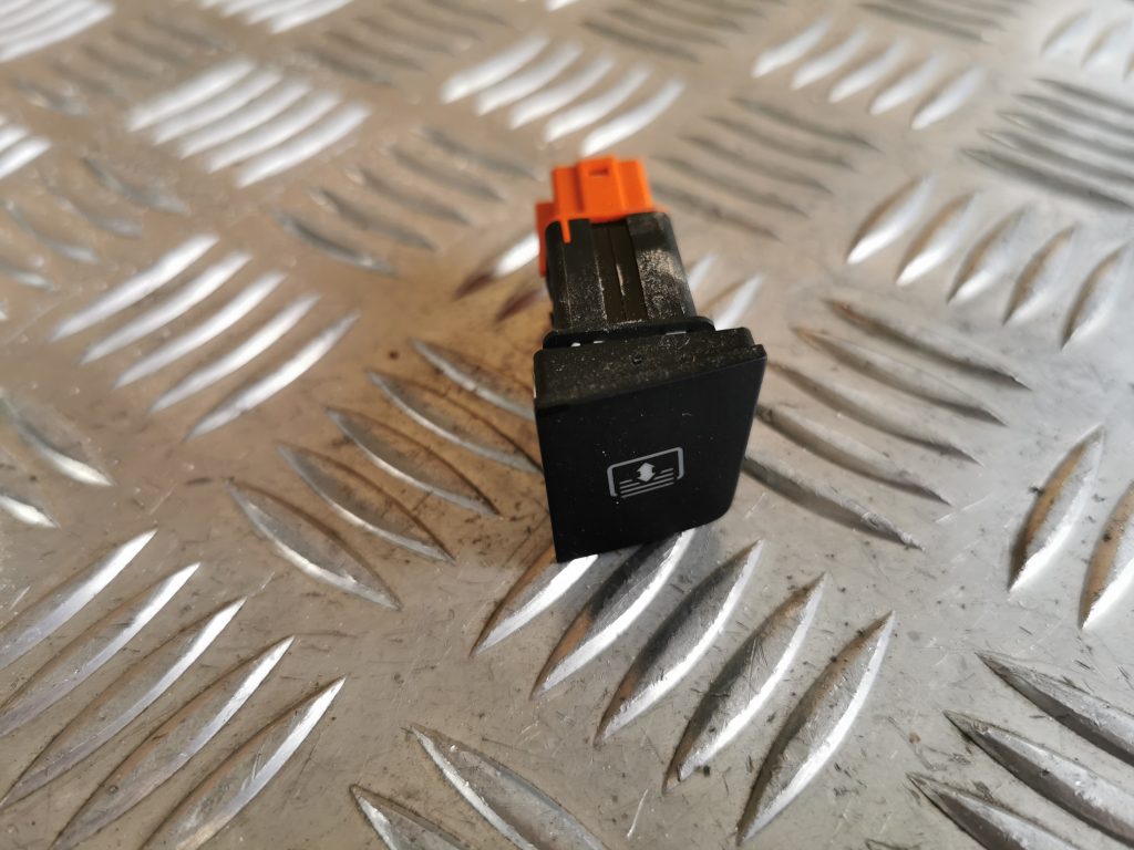 Saules aizsarga ieslēgšanas poga priekš VW PASSAT CC 2009 1 Saules aizsarga ieslēgšanas poga priekš VW PASSAT CC 2009