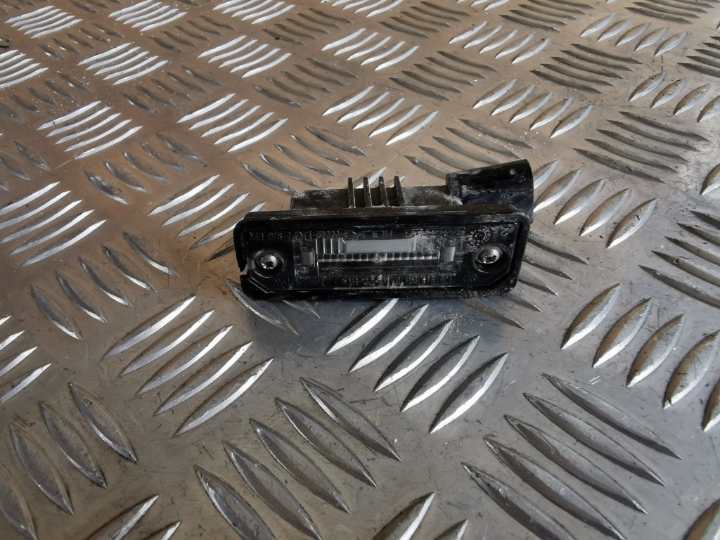 Numura zīmes apgaismojums priekš VW PASSAT CC 2009