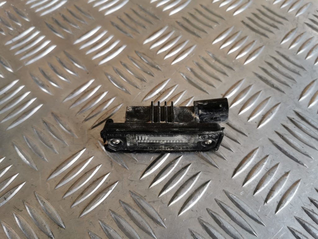 Numura zīmes apgaismojums priekš VW PASSAT CC 2009