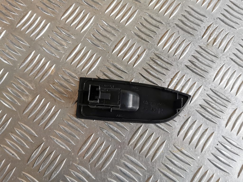 Stikla pacelšanas poga priekš VW PASSAT CC 2009 2 Stikla pacelšanas poga priekš VW PASSAT CC 2009