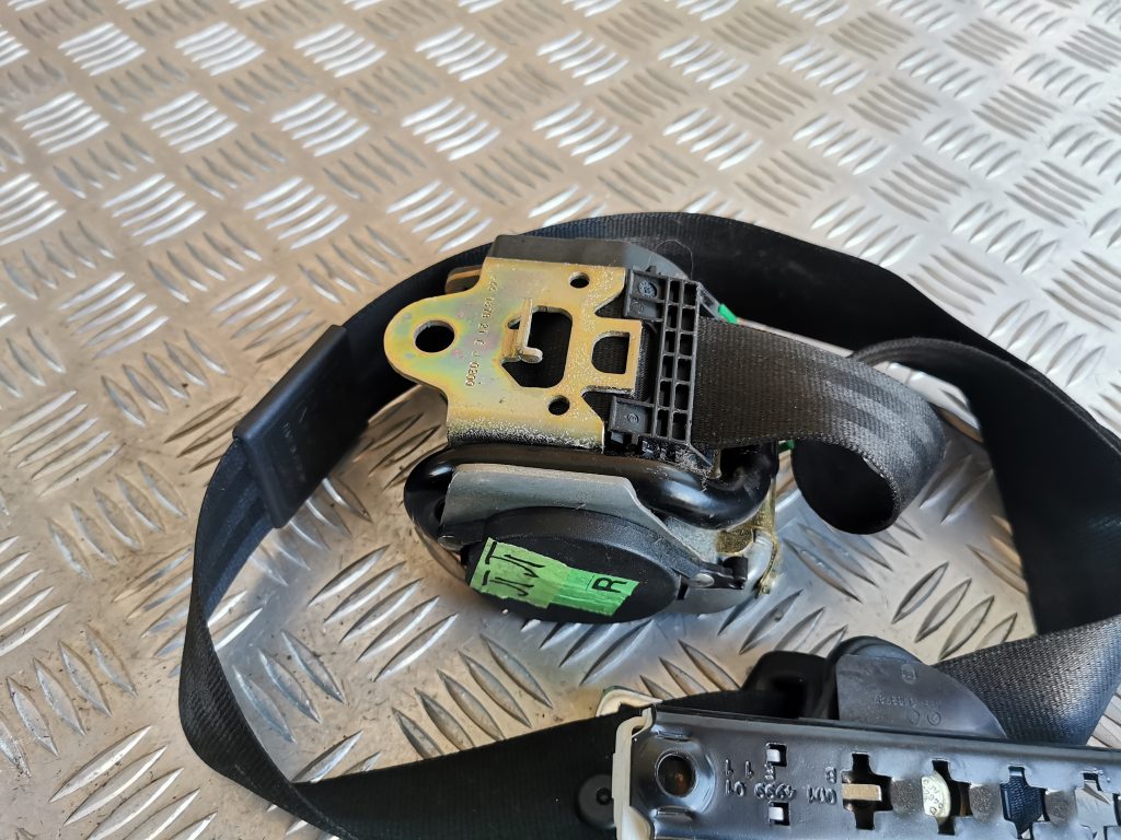 Priekšējā labā drošības josta priekš AUDI A6 1998 1 Priekšējā labā drošības josta priekš AUDI A6 1998