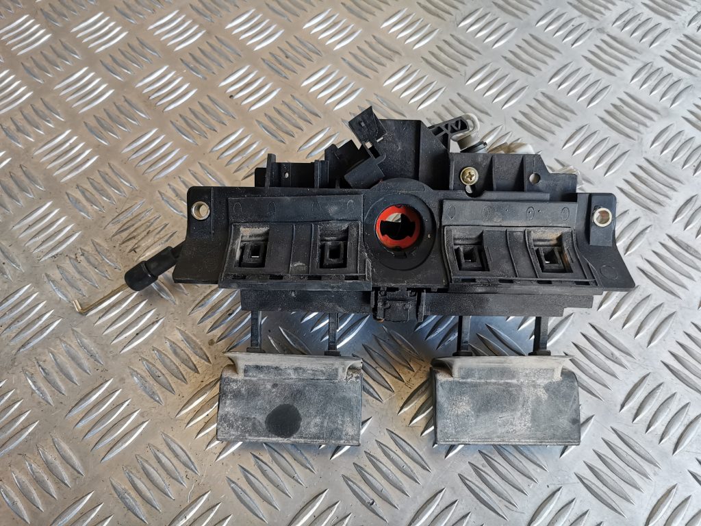 Bagāžnieka vāka slēdzene priekš AUDI A6 1998 2 Bagāžnieka vāka slēdzene priekš AUDI A6 1998