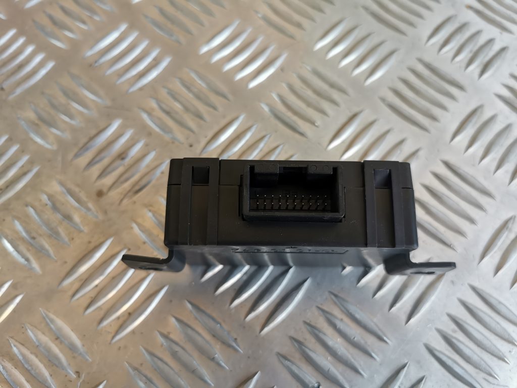 Signalizācijas vadības bloks priekš AUDI A6 1998 4 Signalizācijas vadības bloks priekš AUDI A6 1998