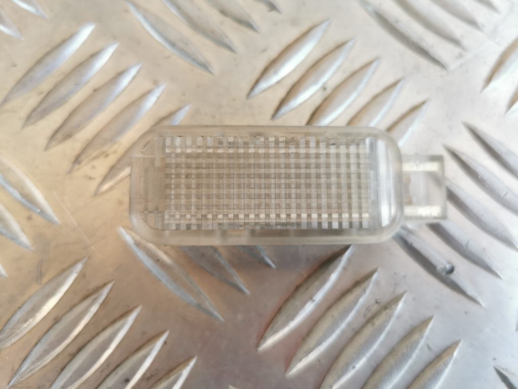 Apgaismojums durvju apdarē priekš AUDI A6 1998