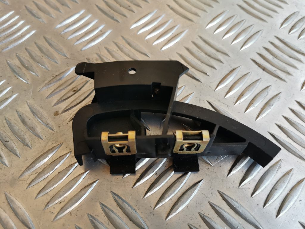 Mērinstrumentu paneļa iekšējā plastmasa priekš AUDI A6 1998 2 Mērinstrumentu paneļa iekšējā plastmasa priekš AUDI A6 1998