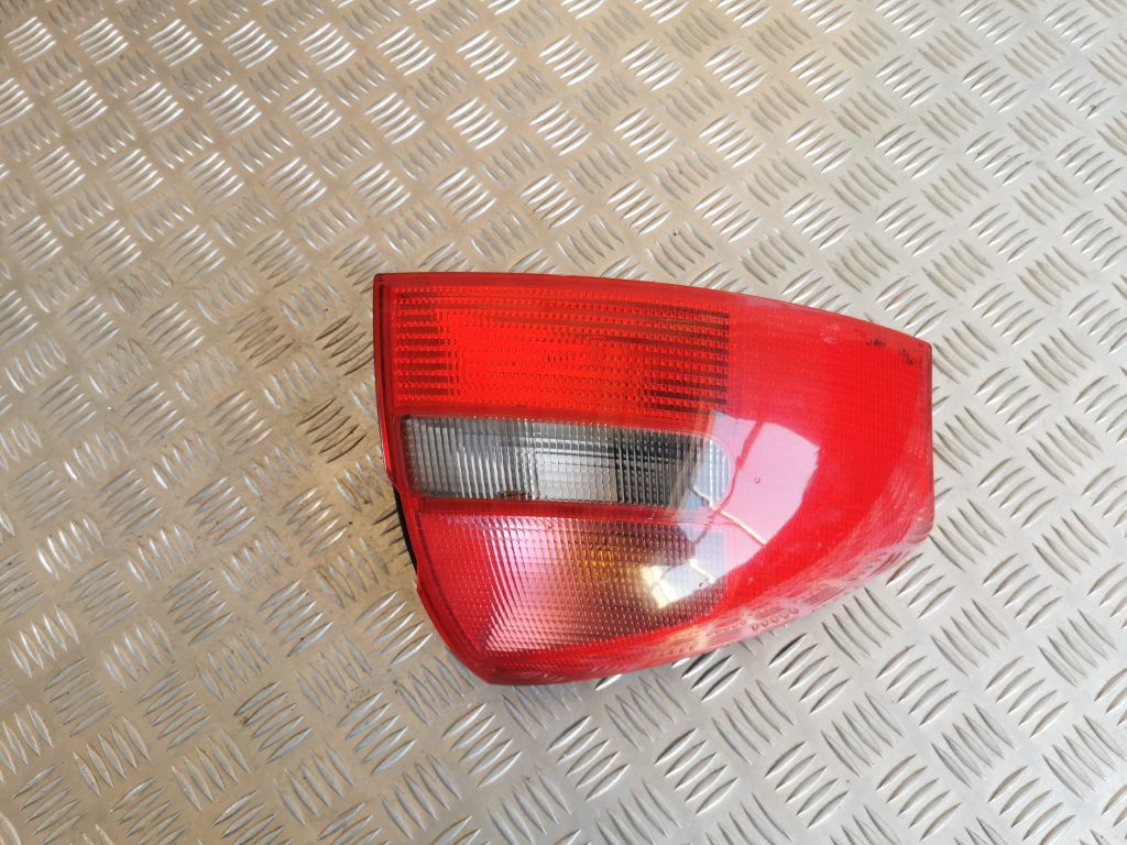 Aizmugurējais kreisais lukturis priekš AUDI A6 1998 1 Aizmugurējais kreisais lukturis priekš AUDI A6 1998