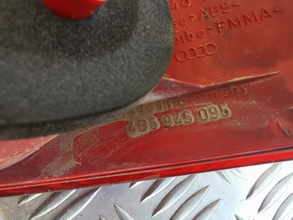 Aizmugurējais kreisais lukturis priekš AUDI A6 1998 4 Aizmugurējais kreisais lukturis priekš AUDI A6 1998