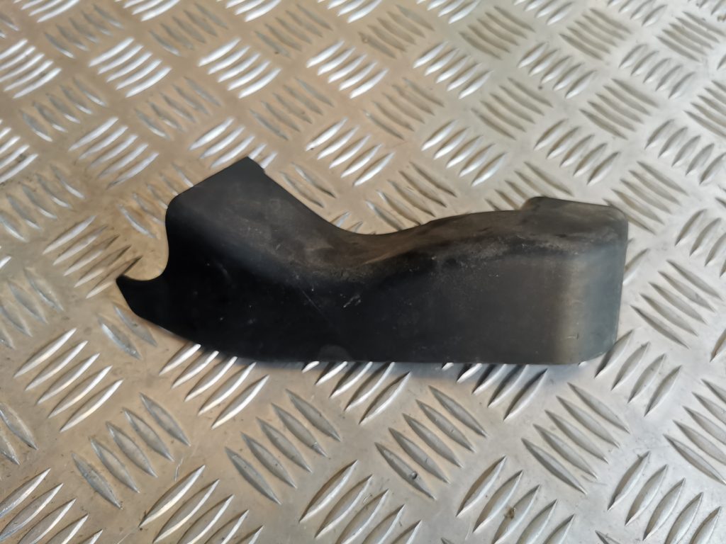 Priekšējā labā sēdekļa sliežu apdare priekš AUDI A6 1998 1 Priekšējā labā sēdekļa sliežu apdare priekš AUDI A6 1998