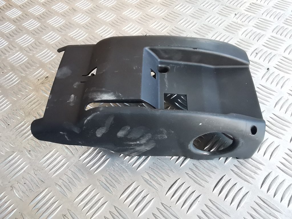 Stūres statnes putekļu aizsargs (salonā) priekš AUDI A6 1998 2 Stūres statnes putekļu aizsargs (salonā) priekš AUDI A6 1998