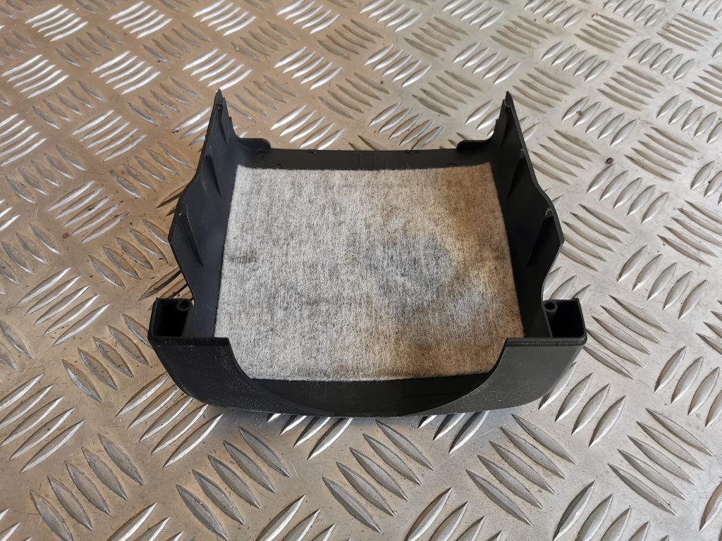 Stūres statnes putekļu aizsargs (salonā) priekš AUDI A6 1998