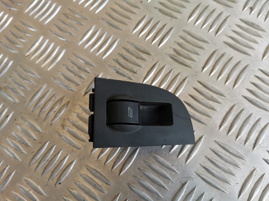 Stikla pacelšanas poga priekš AUDI A6 1998 1 Stikla pacelšanas poga priekš AUDI A6 1998