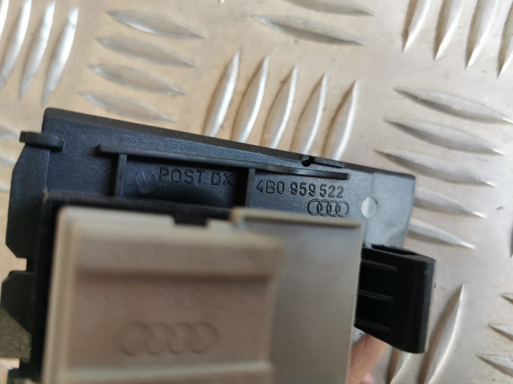 Stikla pacelšanas poga priekš AUDI A6 1998 3 Stikla pacelšanas poga priekš AUDI A6 1998