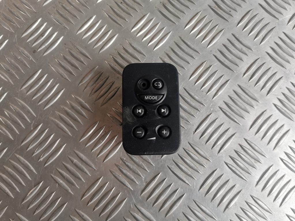 Automašīnas radio pārslēgšanas pogas priekš LAND ROVER FREELANDER 2007 1 Automašīnas radio pārslēgšanas pogas priekš LAND ROVER FREELANDER 2007