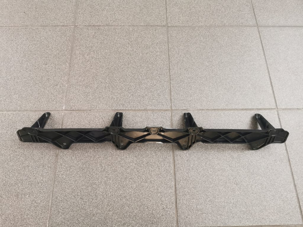 Aizmugurējā spārna un bufera stiprinājums priekš Audi A3 2003-2012 8P4807861B 1 Aizmugurējā spārna un bufera stiprinājums priekš Audi A3 2003-2012 8P4807861B