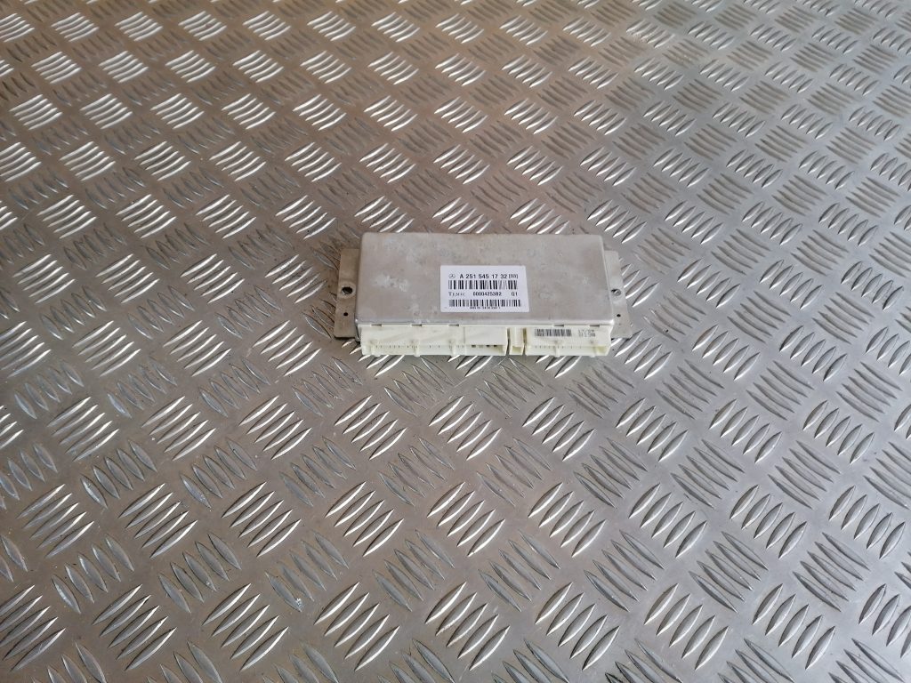 Gaisa piekares vadības bloks priekš MERCEDES BENZ ML320 2005 BLACK 2 Gaisa piekares vadības bloks priekš MERCEDES BENZ ML320 2005 BLACK