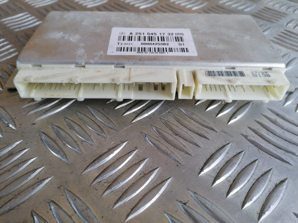 Gaisa piekares vadības bloks priekš MERCEDES BENZ ML320 2005 BLACK 3 Gaisa piekares vadības bloks priekš MERCEDES BENZ ML320 2005 BLACK