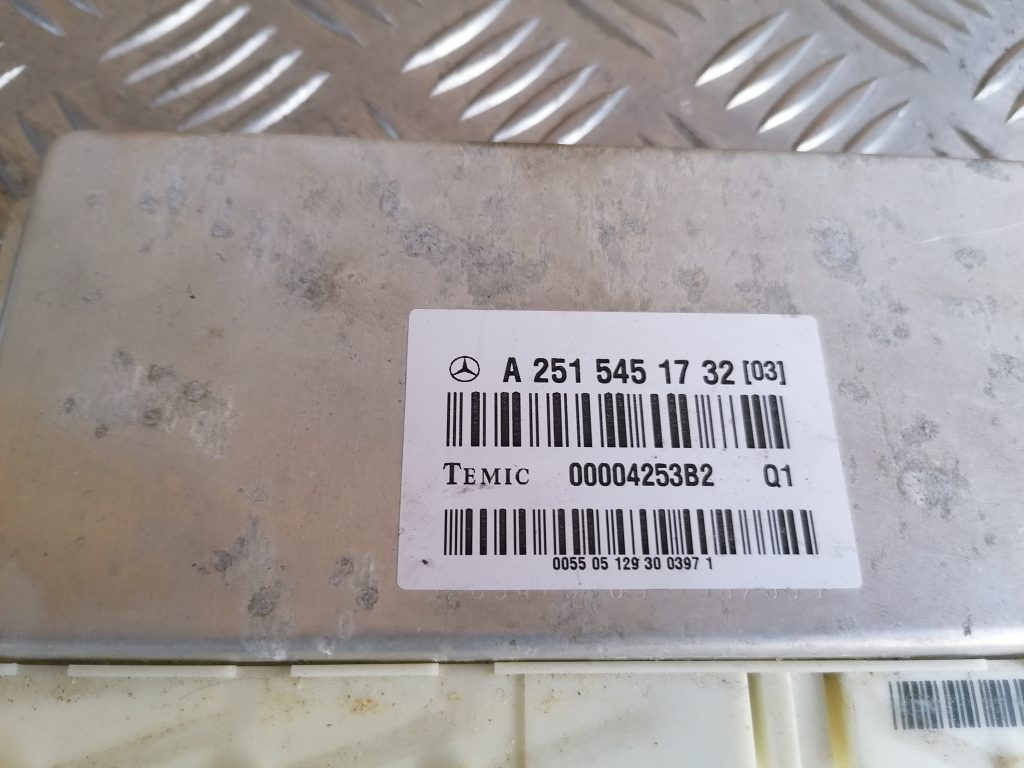 Gaisa piekares vadības bloks priekš MERCEDES BENZ ML320 2005 BLACK 4 Gaisa piekares vadības bloks priekš MERCEDES BENZ ML320 2005 BLACK