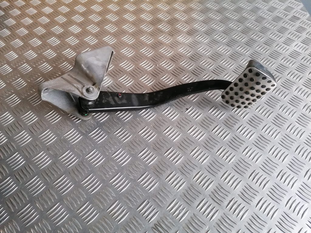 Bremžu pedālis priekš MERCEDES BENZ ML320 2005 BLACK 1 Bremžu pedālis priekš MERCEDES BENZ ML320 2005 BLACK