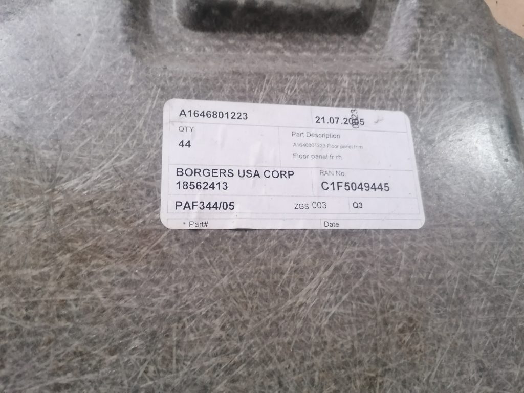 Virsbūves apakšējais aizsargs priekš MERCEDES BENZ ML320 2005 BLACK