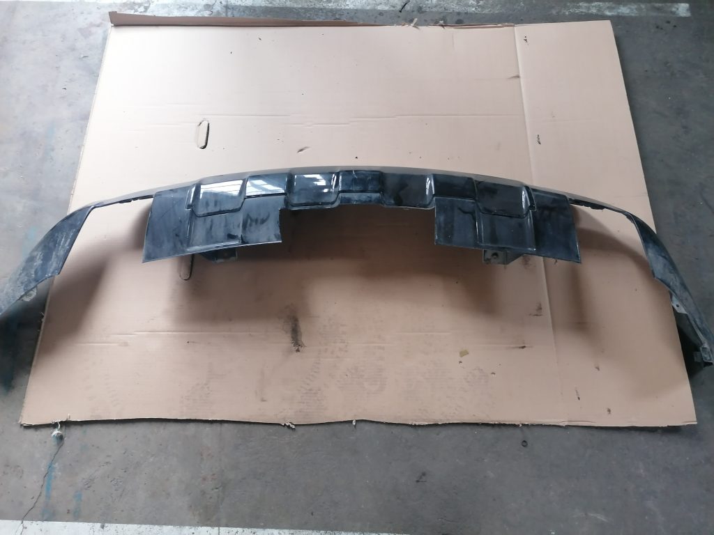 Aizmugurēja bufera spoileris (lūpa) priekš MERCEDES BENZ ML320 2005 BLACK 1 Aizmugurēja bufera spoileris (lūpa) priekš MERCEDES BENZ ML320 2005 BLACK