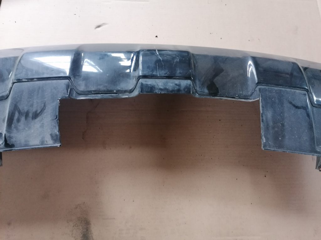 Aizmugurēja bufera spoileris (lūpa) priekš MERCEDES BENZ ML320 2005 BLACK 3 Aizmugurēja bufera spoileris (lūpa) priekš MERCEDES BENZ ML320 2005 BLACK