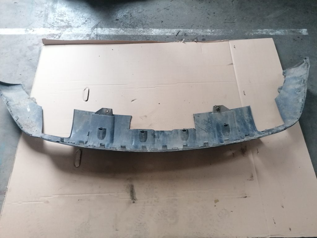 Aizmugurēja bufera spoileris (lūpa) priekš MERCEDES BENZ ML320 2005 BLACK 2 Aizmugurēja bufera spoileris (lūpa) priekš MERCEDES BENZ ML320 2005 BLACK