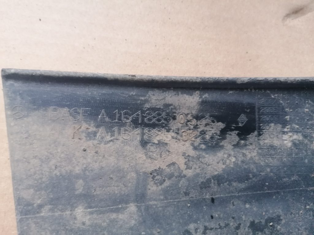 Aizmugurēja bufera spoileris (lūpa) priekš MERCEDES BENZ ML320 2005 BLACK 4 Aizmugurēja bufera spoileris (lūpa) priekš MERCEDES BENZ ML320 2005 BLACK