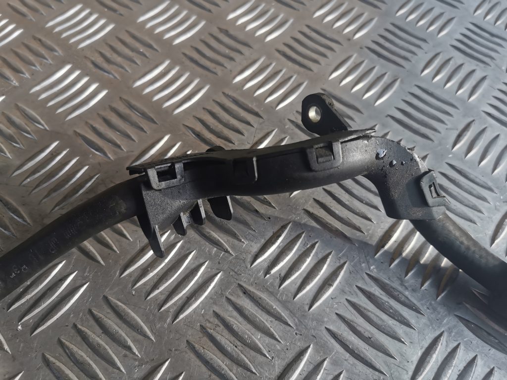 Degvielas caurule priekš MERCEDES BENZ ML320 2005 BLACK 5 Degvielas caurule priekš MERCEDES BENZ ML320 2005 BLACK