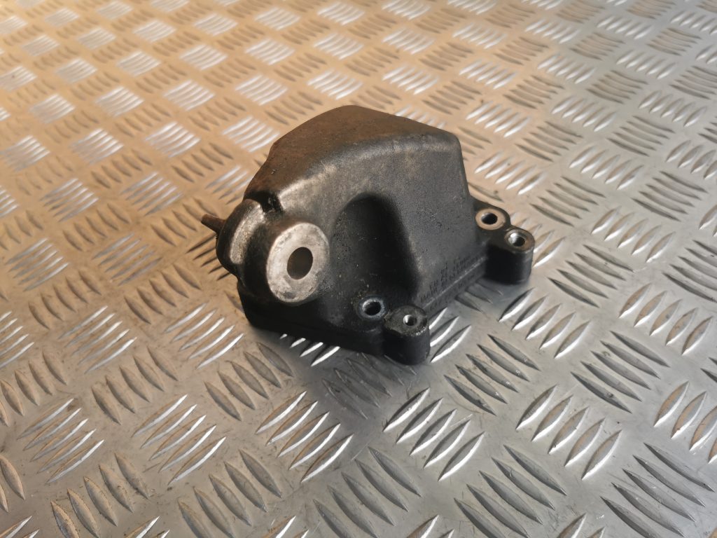 Dzinēja kronšteins priekš MERCEDES BENZ ML320 2005 BLACK 1 Dzinēja kronšteins priekš MERCEDES BENZ ML320 2005 BLACK