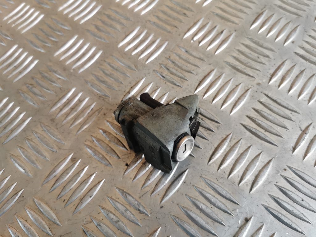 Priekšējo kreiso durvju slēdzene priekš MERCEDES BENZ ML320 2005 BLACK