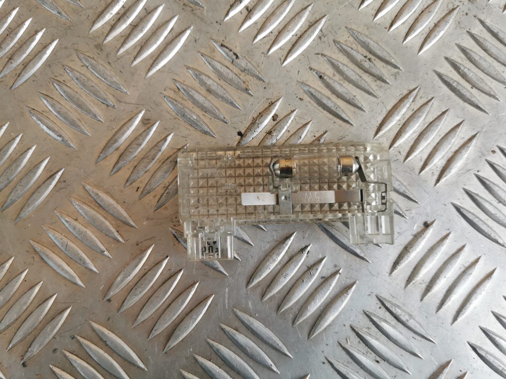 Apgaismojums mērinstrumentu paneļa mantu nodalījumā priekš MERCEDES BENZ ML320 2005 BLACK