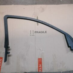 Priekšējo kreiso durvju moldings priekš DODGE JOURNEY 2008