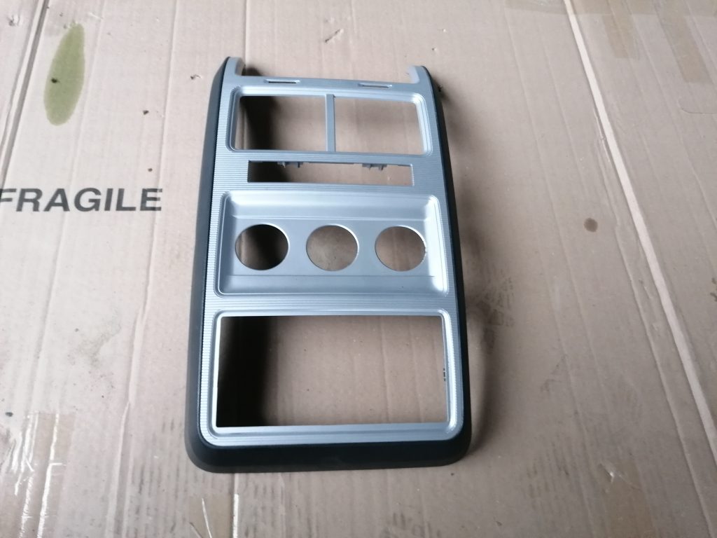 Mērinstrumentu paneļa dekoratīvais rāmis priekš DODGE JOURNEY 2008 1 Mērinstrumentu paneļa dekoratīvais rāmis priekš DODGE JOURNEY 2008