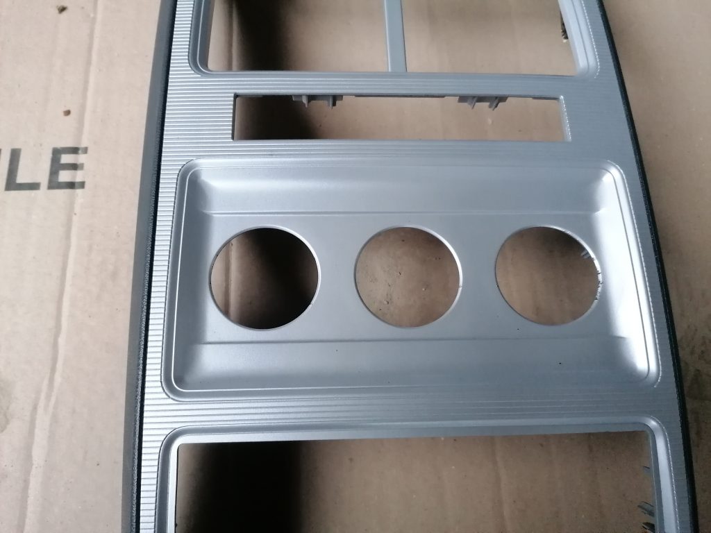 Mērinstrumentu paneļa dekoratīvais rāmis priekš DODGE JOURNEY 2008 2 Mērinstrumentu paneļa dekoratīvais rāmis priekš DODGE JOURNEY 2008