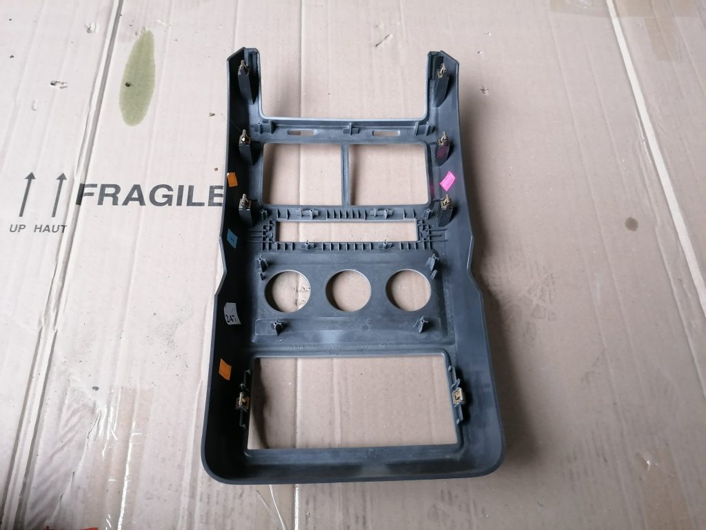 Mērinstrumentu paneļa dekoratīvais rāmis priekš DODGE JOURNEY 2008 4 Mērinstrumentu paneļa dekoratīvais rāmis priekš DODGE JOURNEY 2008