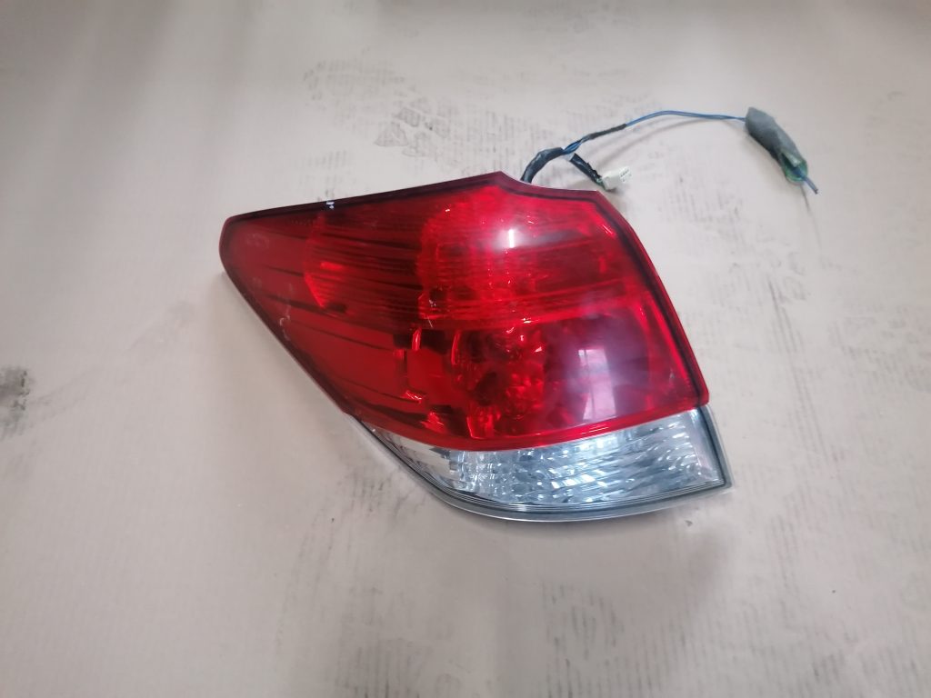 Aizmugurējais kreisais lukturis priekš SUBARU LEGACY 2011 1 Aizmugurējais kreisais lukturis priekš SUBARU LEGACY 2011