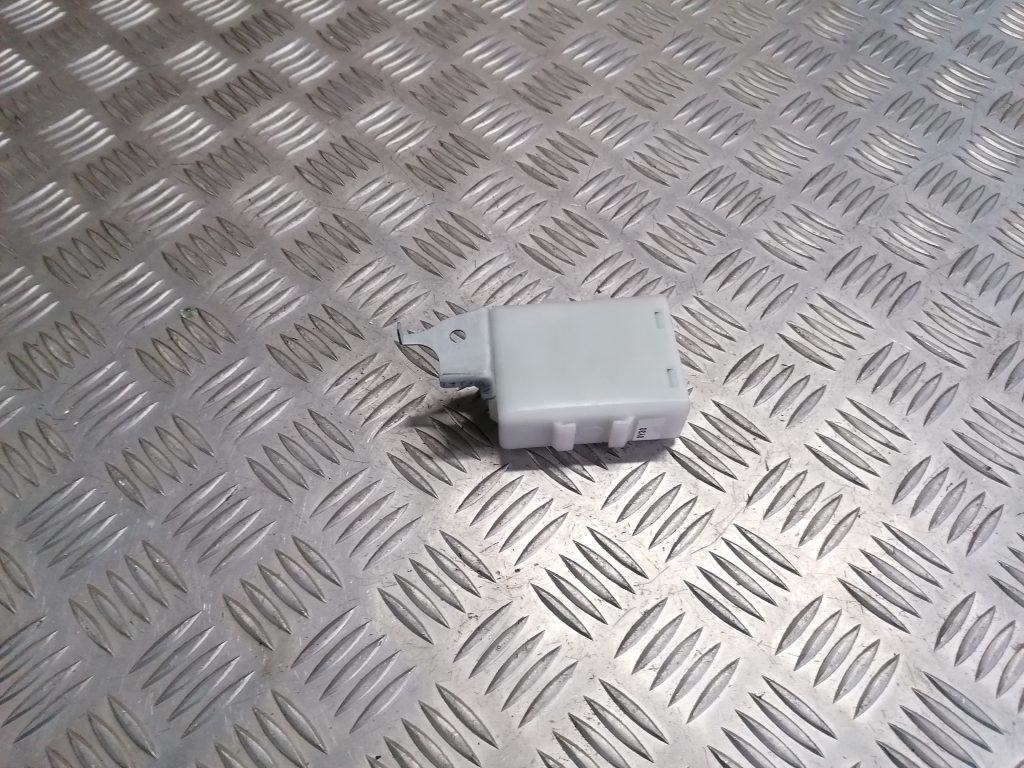 Centrālas atslēgas vadības bloks priekš SUBARU LEGACY 2011 1 Centrālas atslēgas vadības bloks priekš SUBARU LEGACY 2011