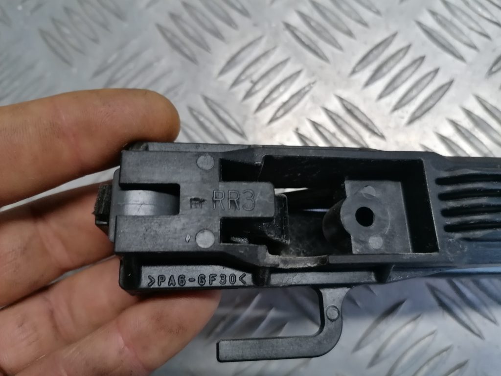 Aizmugurējāis labais durvju rokturis priekš SUBARU LEGACY 2011