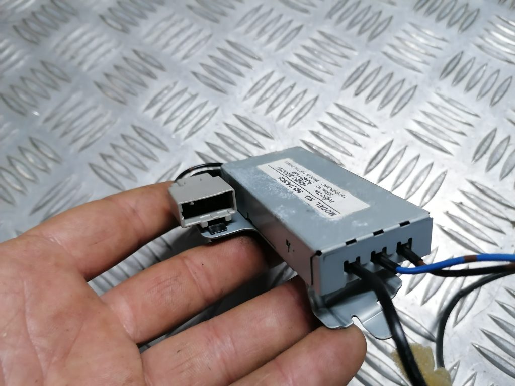 Antenas pastiprinātāja bloks priekš SUBARU LEGACY 2011 3 Antenas pastiprinātāja bloks priekš SUBARU LEGACY 2011