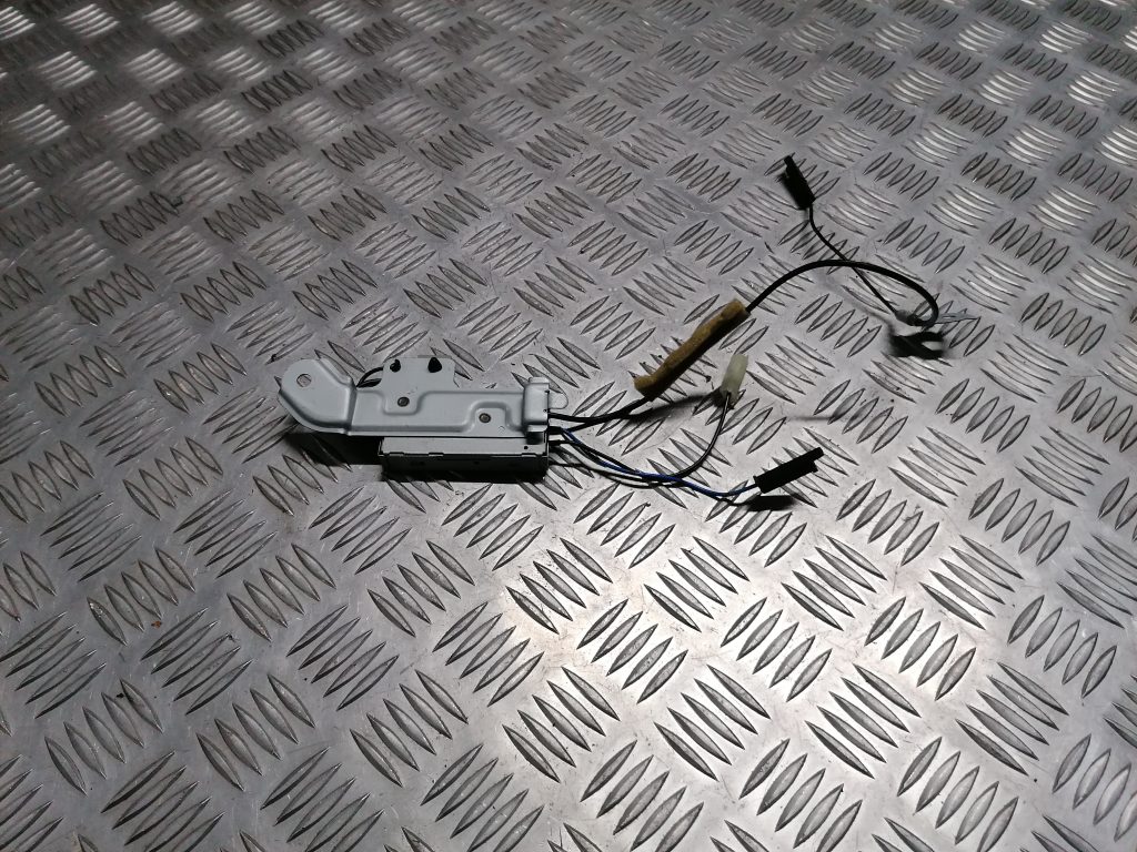 Antenas pastiprinātāja bloks priekš SUBARU LEGACY 2011 2 Antenas pastiprinātāja bloks priekš SUBARU LEGACY 2011