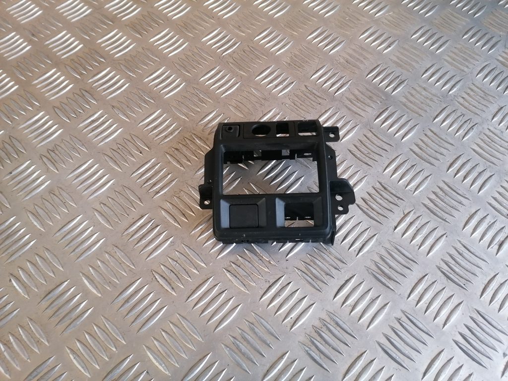 Stāvbremzes ieslēgšanas pogas kronšteins priekš SUBARU LEGACY 2011