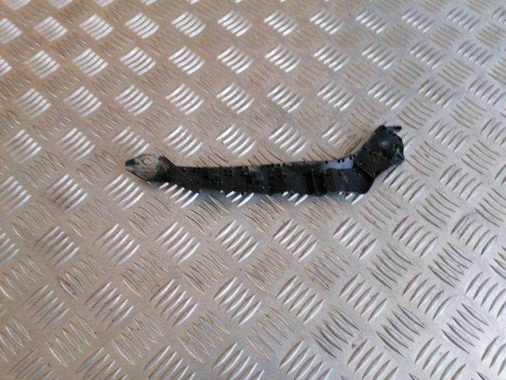 Priekšēja bufera kreisāis kronšteins priekš SUBARU LEGACY 2011 2 Priekšēja bufera kreisāis kronšteins priekš SUBARU LEGACY 2011