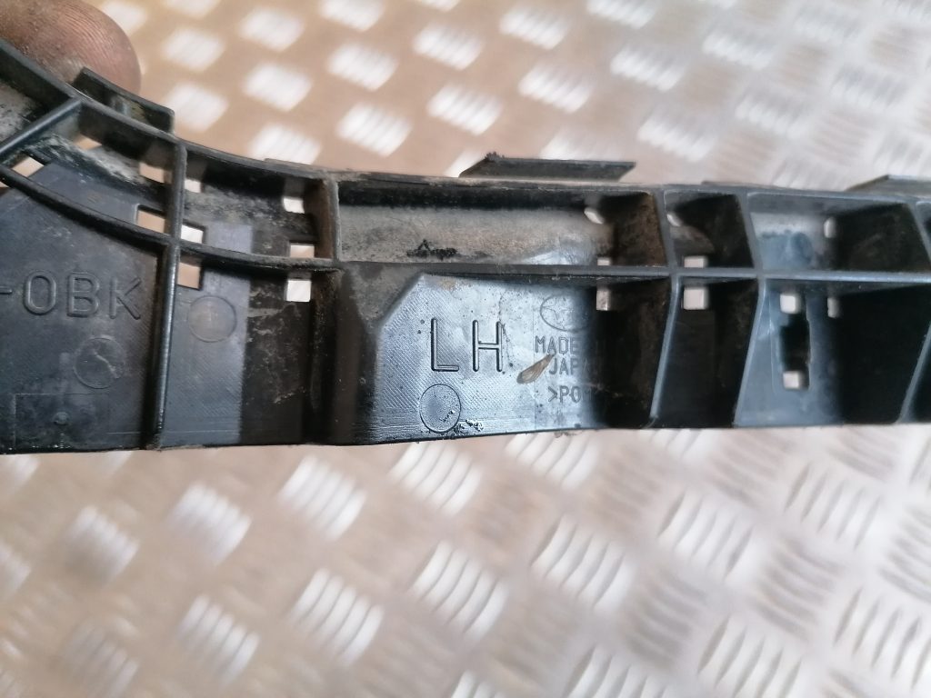 Priekšēja bufera kreisāis kronšteins priekš SUBARU LEGACY 2011 3 Priekšēja bufera kreisāis kronšteins priekš SUBARU LEGACY 2011