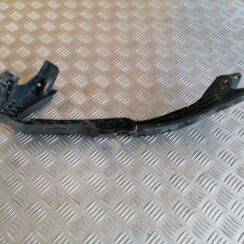 Priekšēja bufera labais kronšteins priekš SUBARU LEGACY 2011