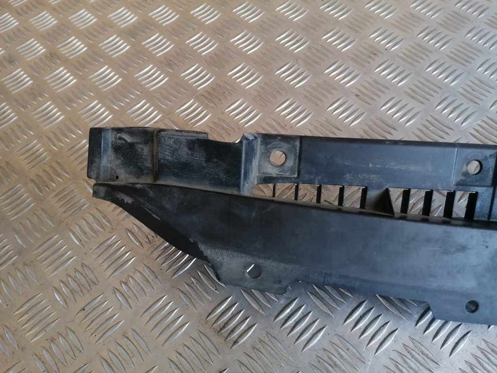 Radiatoru augšēja uzlika priekš SUBARU LEGACY 2011