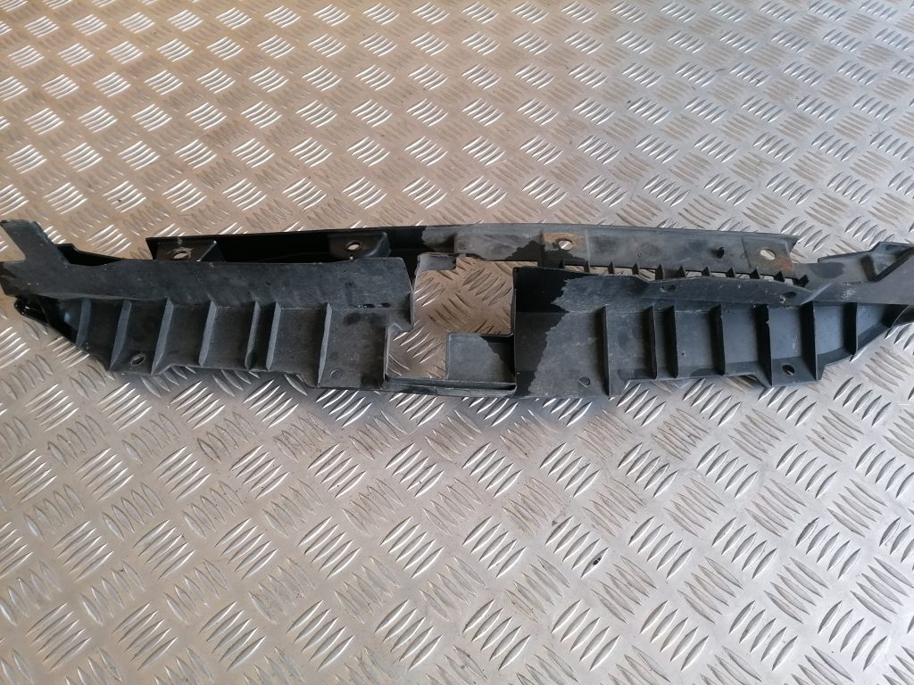 Radiatoru augšēja uzlika priekš SUBARU LEGACY 2011